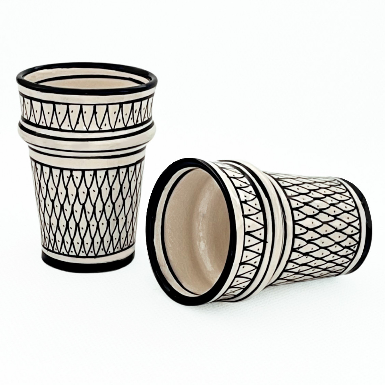 Handbemalter Keramikbecher aus Marokko Schwarz/weiß