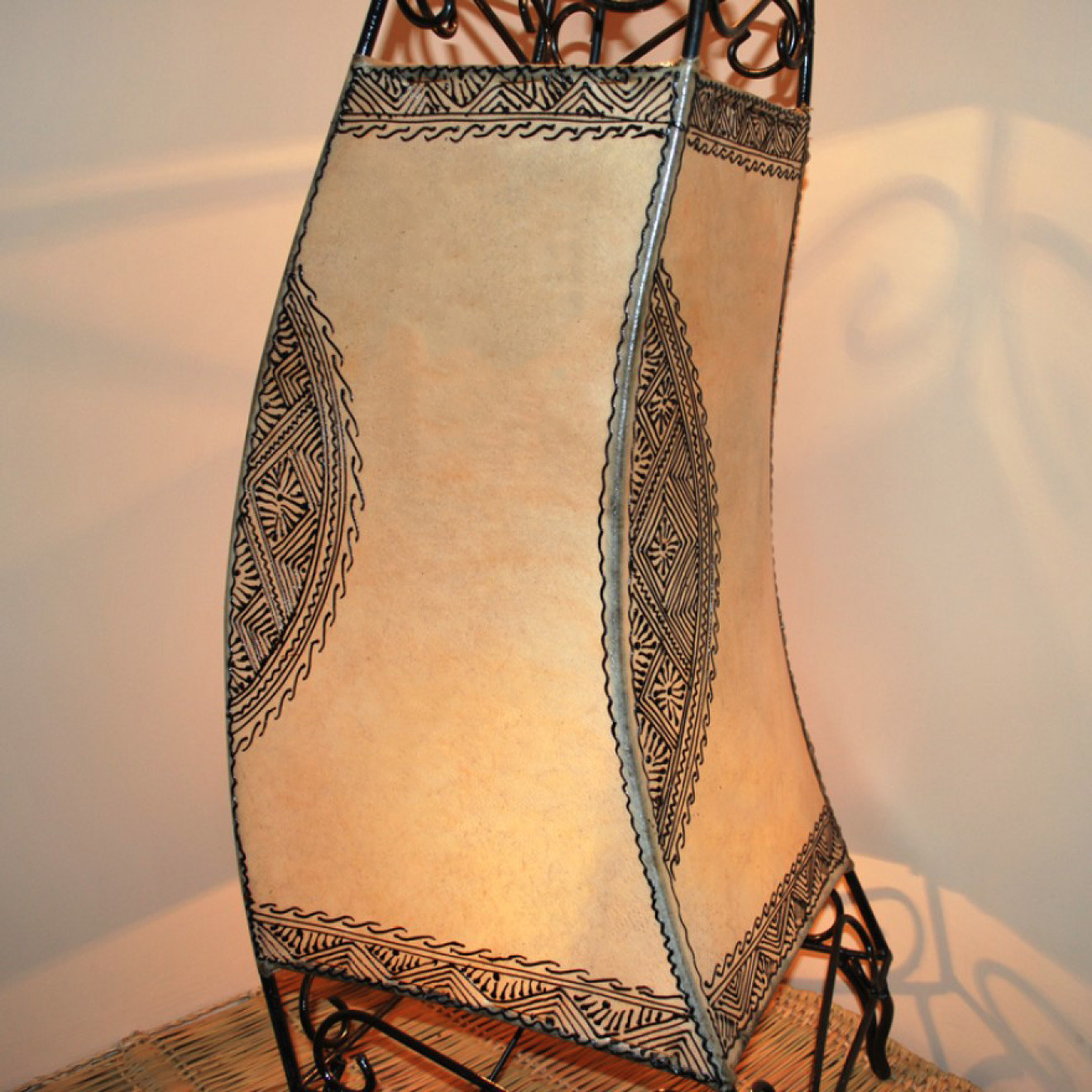 Henna- Bodenleuchte CANAR Natur H120cm