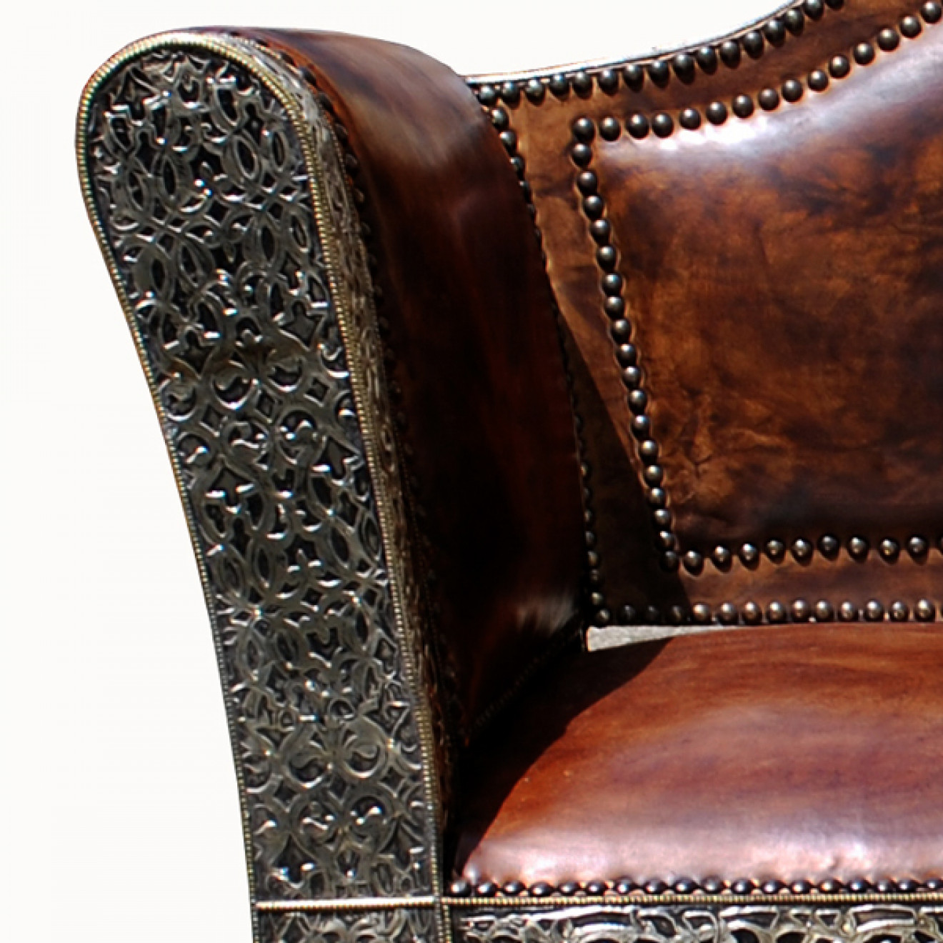 Orientalischer Sessel "Sultana" Versilbertes Messing und Echtleder.