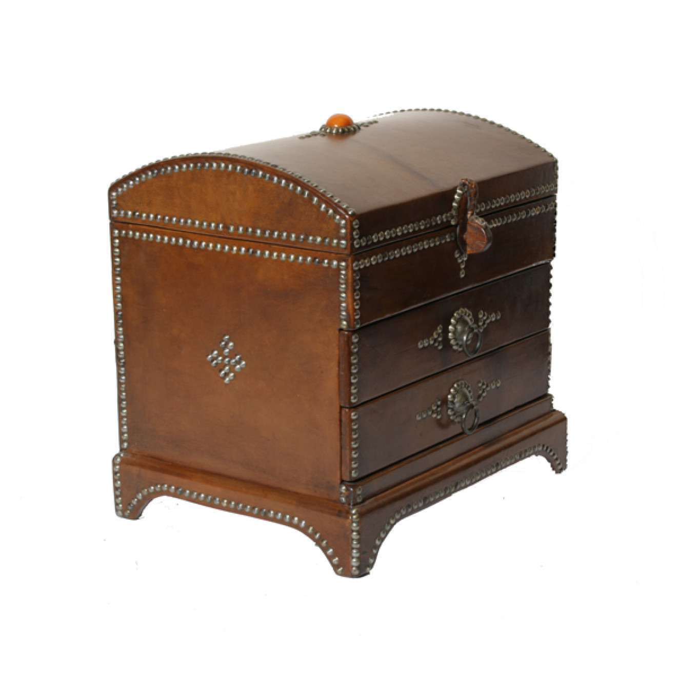Truhe mit Lederüberzug