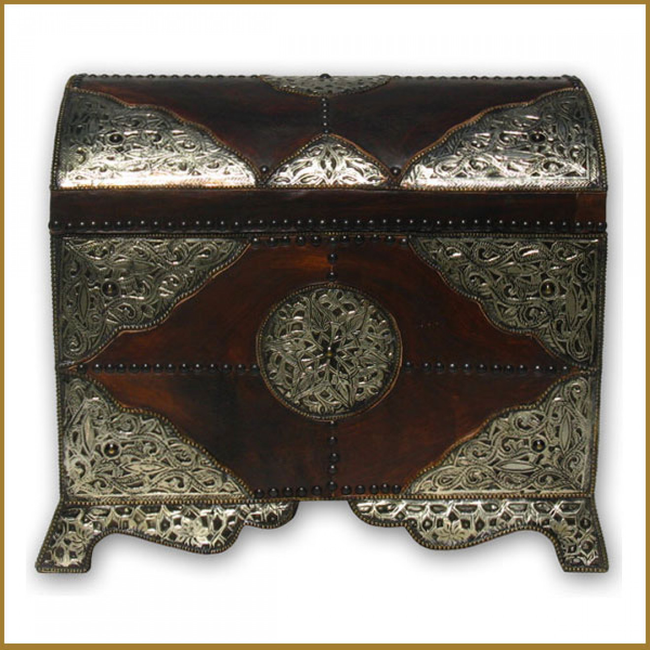 Orientalische Truhe mit Leder und Silber-Metall verkleidet