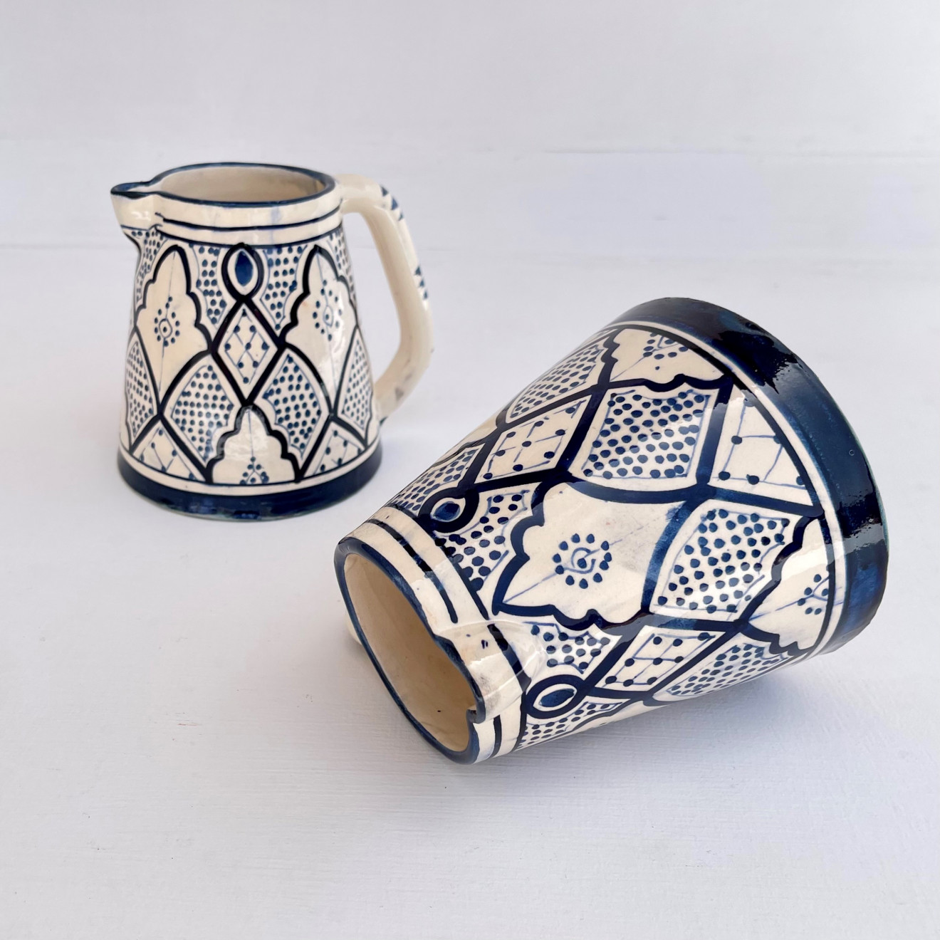 Marokkanische Karaffe aus Keramik Blau-weiss