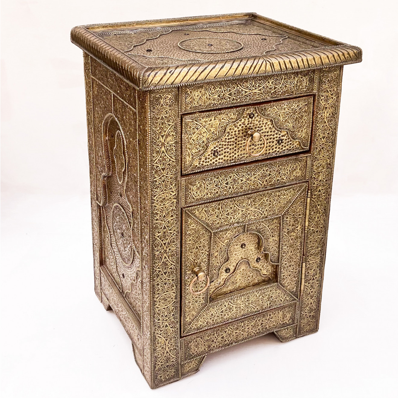 Marokkanische Nachtkommode mit Messingverkleidung SAMIA