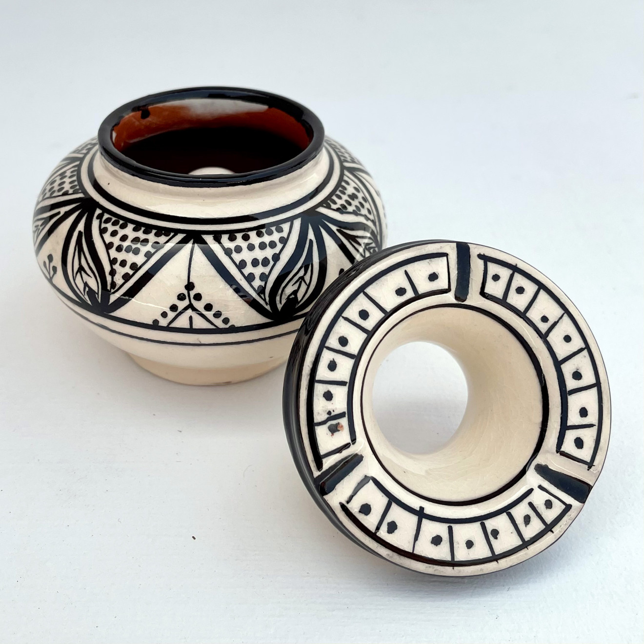 Keramik Aschenbecher mit Deckel Schwarz-Weiß Ø 12 cm
