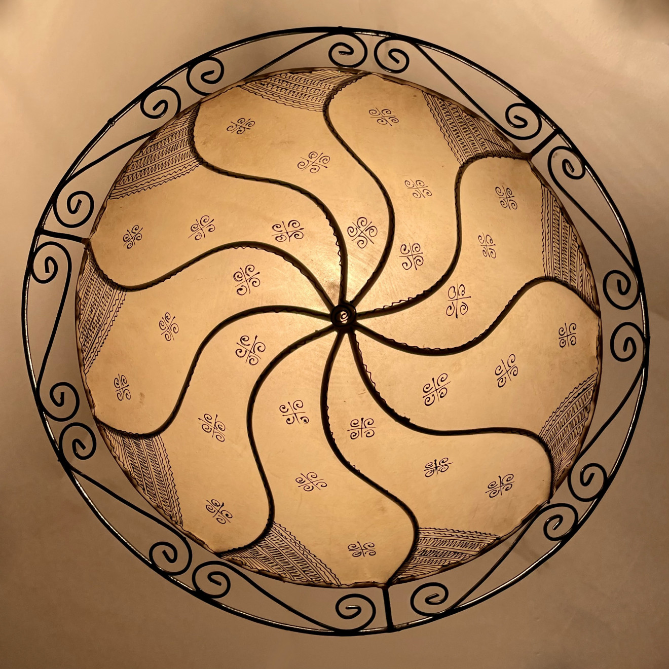 Marokkanische Leder- Hängeleuchte SELMANIA weiss D60cm