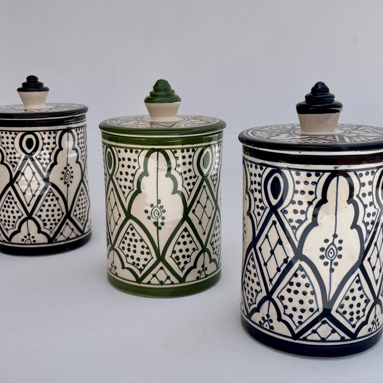 Handbemalte Keramikdose Schwarz-Weiß