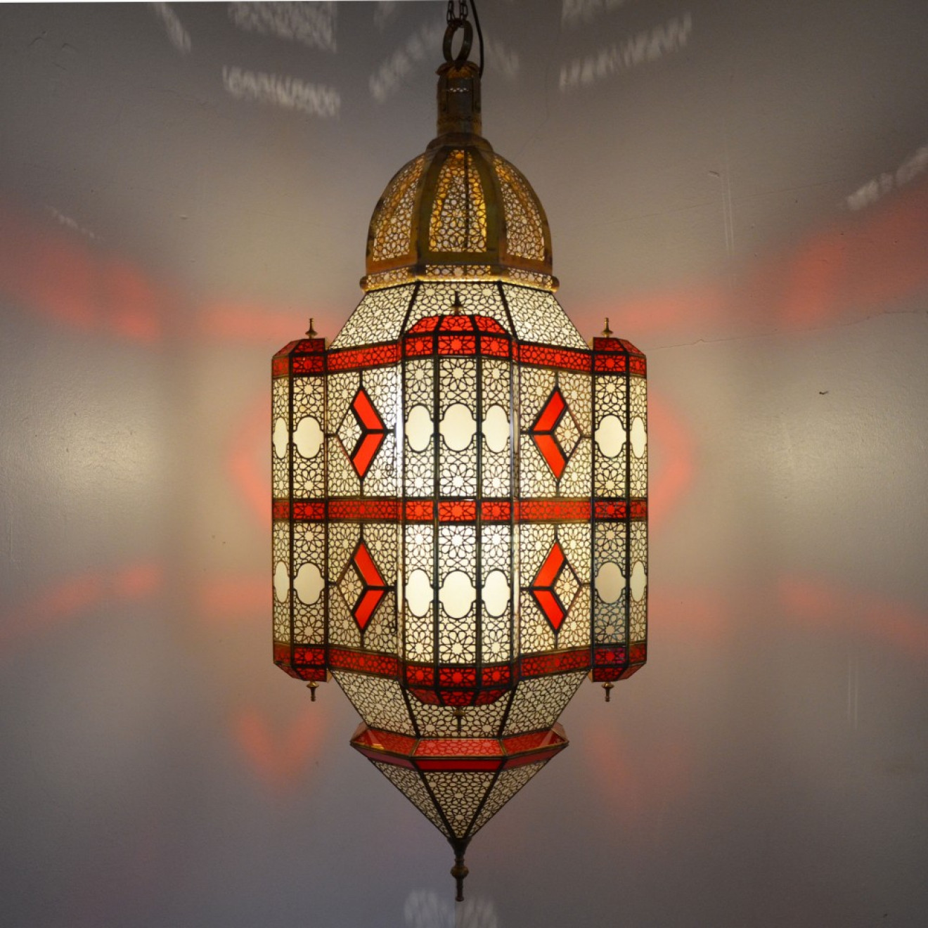 Orientalische Hängeleuchte Amira aus Messing und echtem Iraki Glas