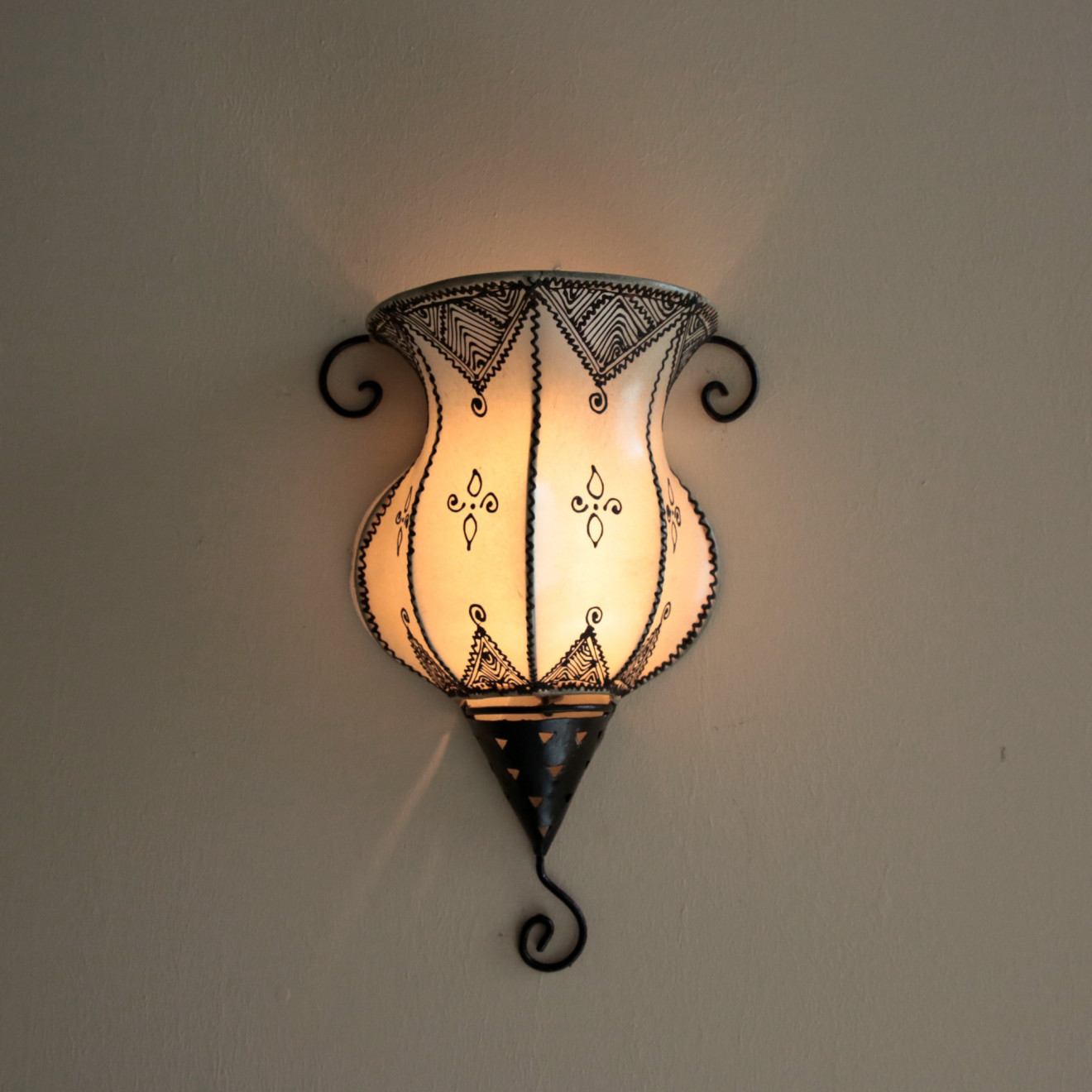 Marokkanische Henna-Wandlampe MALIKA natur