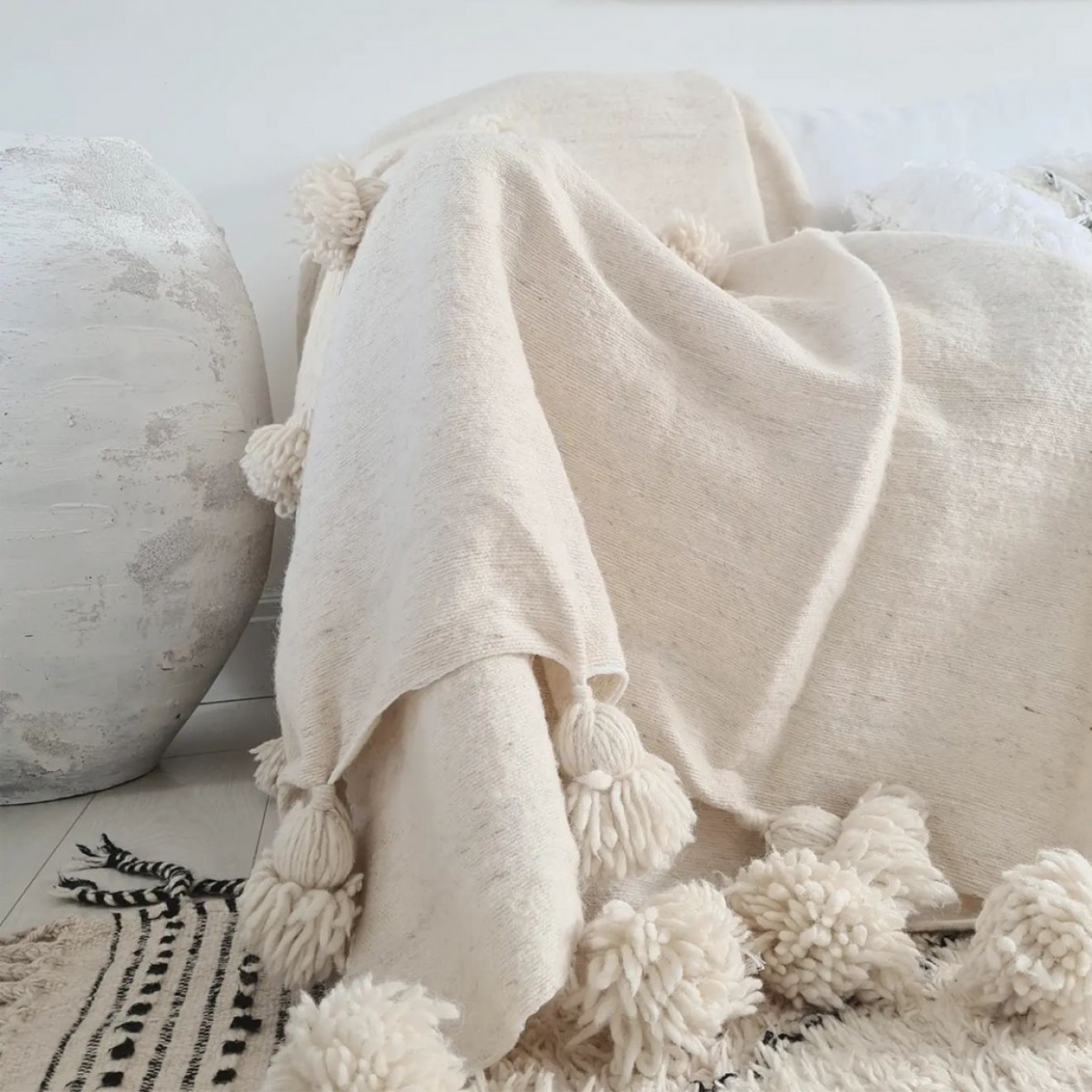 Marokkanische Pompon Decke cremeweiss 275x190cm