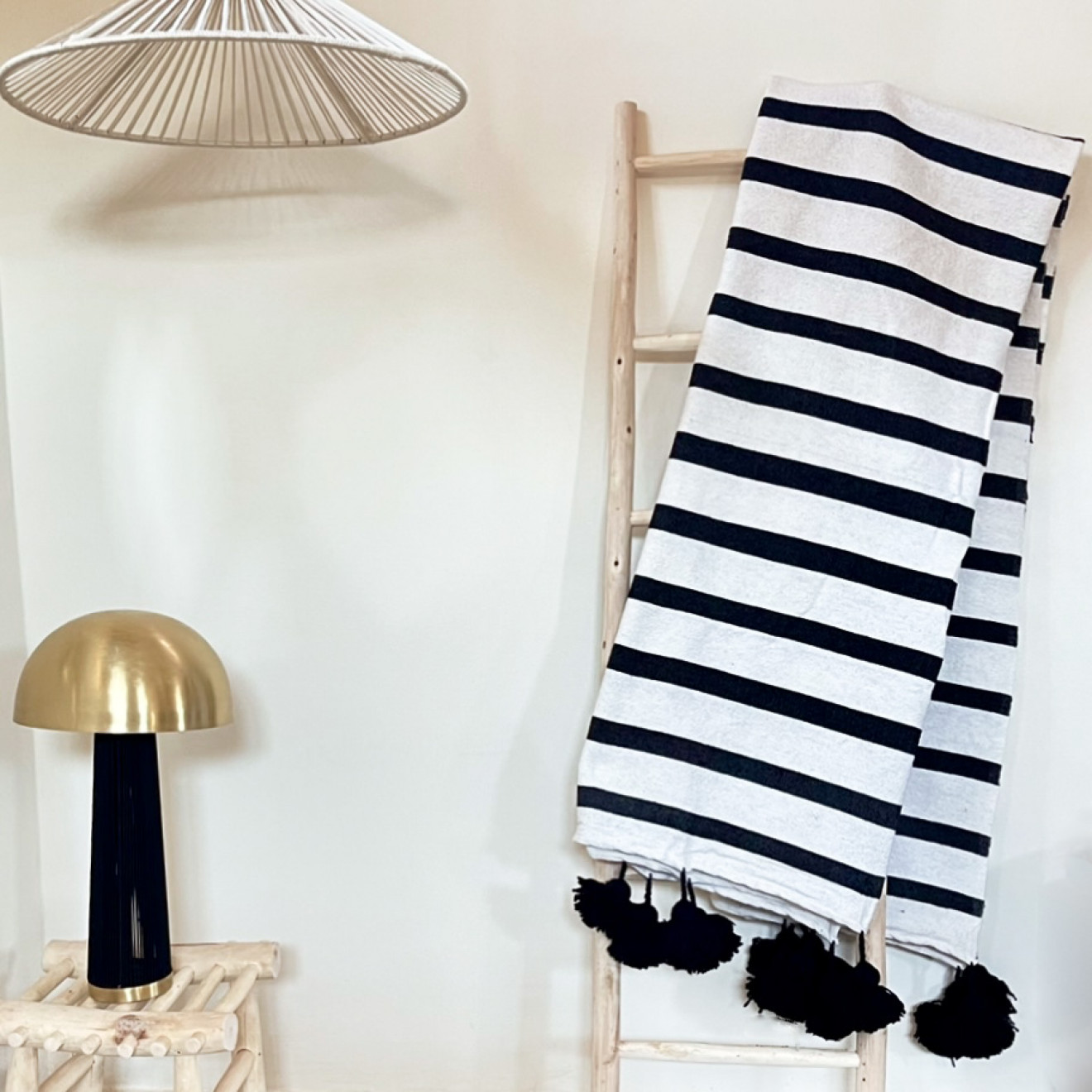 Marokkanische Pompon Decke schwarz/Weiß 300x200cm