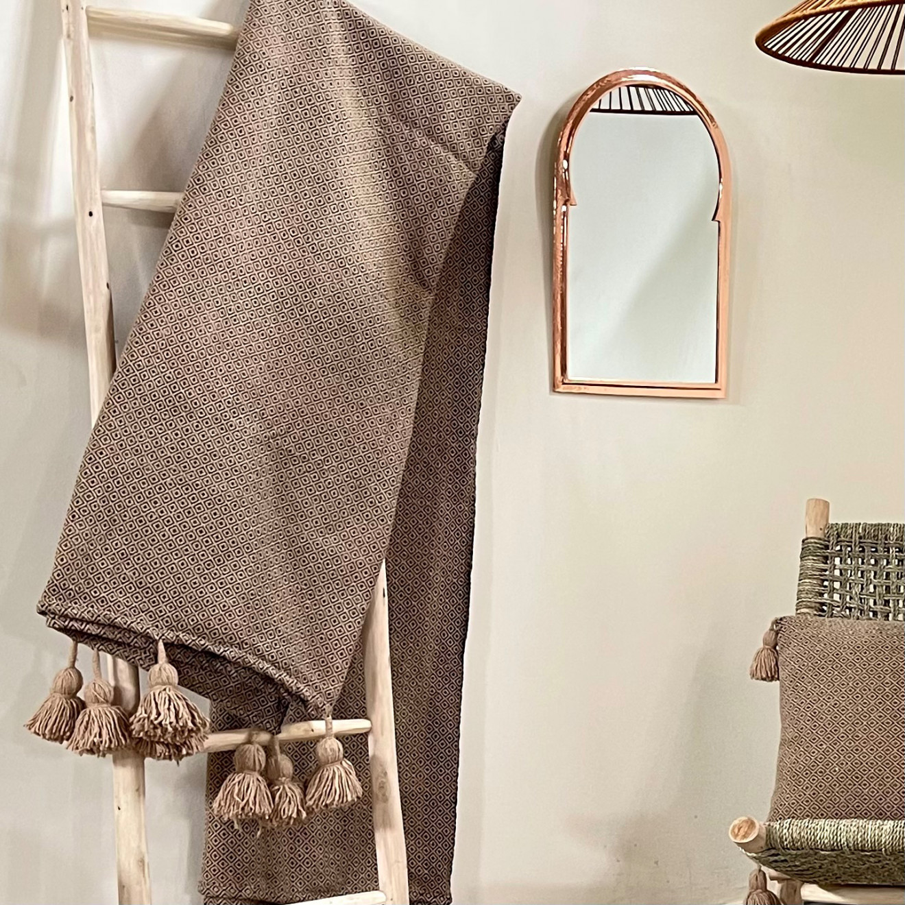 Marokkanische Pompon Decke ATLAS – Beige-Braun mit Muster