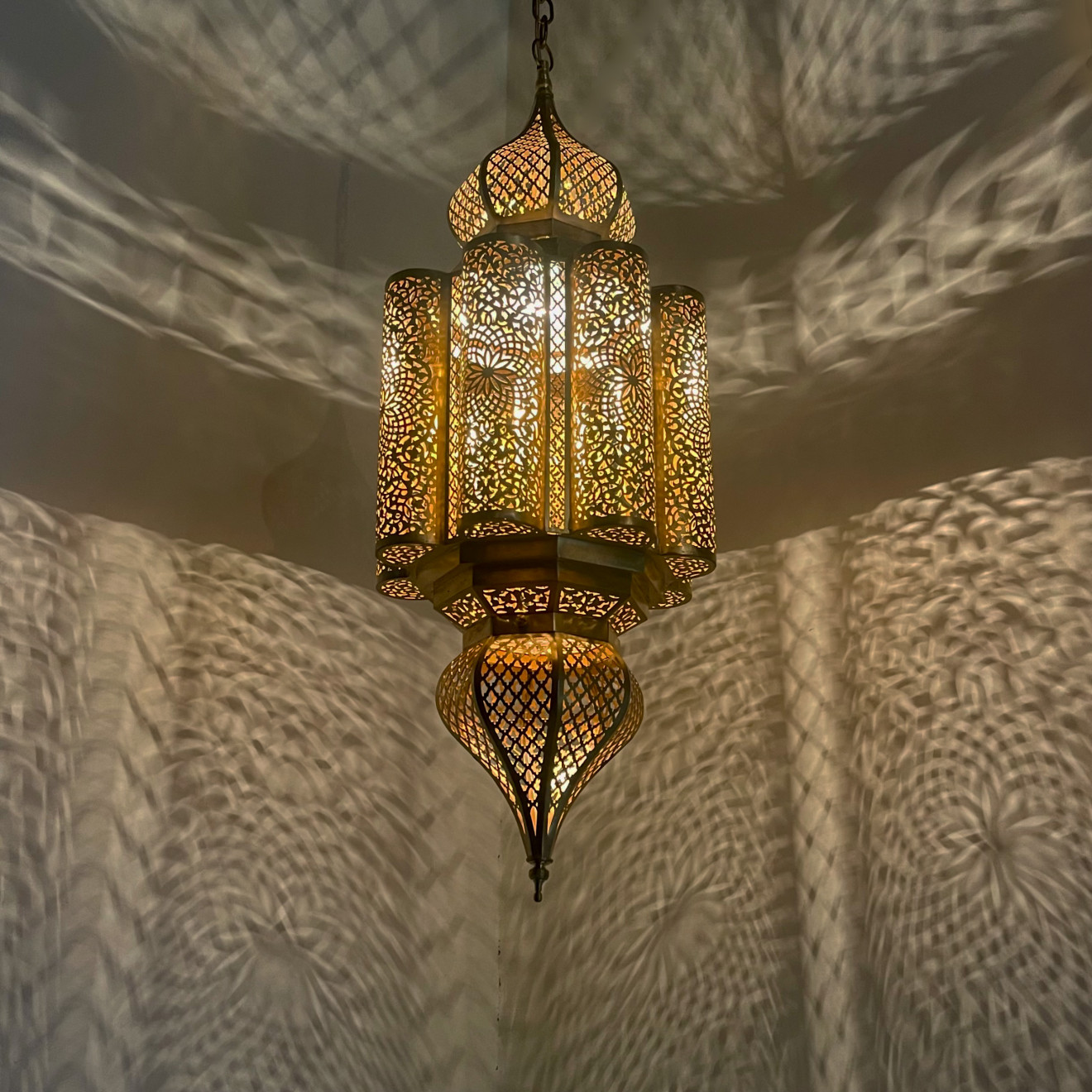 Orientalische Hängeleuchte NOHAILA aus Messing