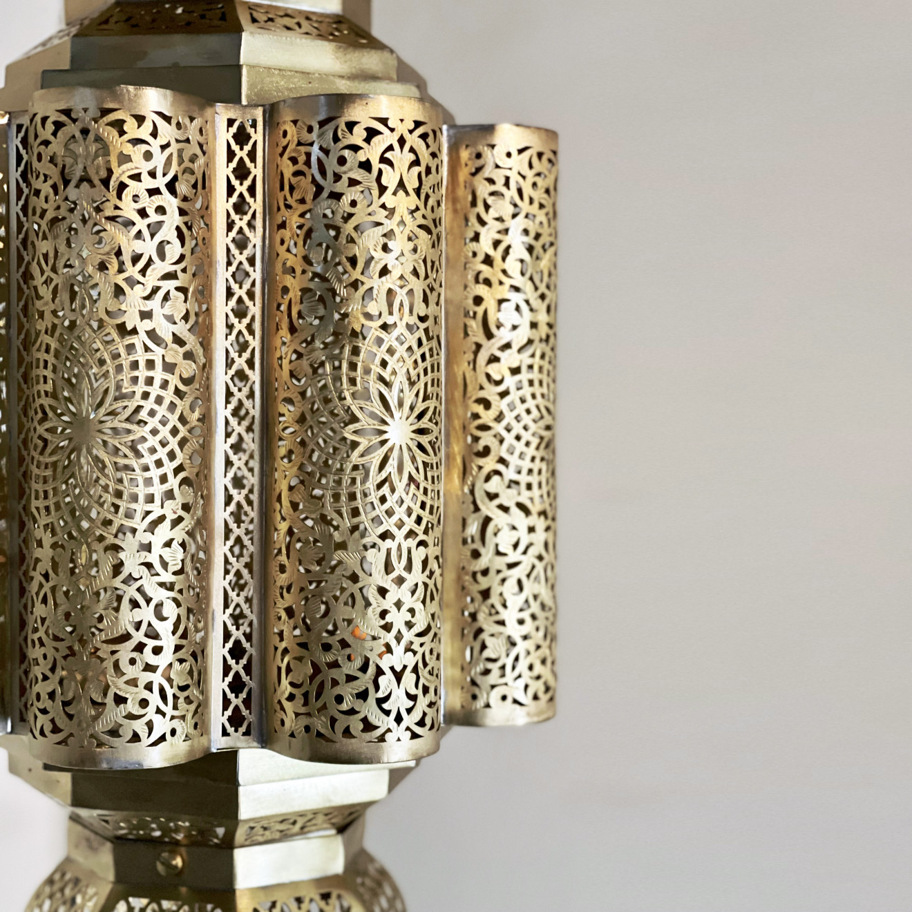 Orientalische Hängeleuchte NOHAILA aus Messing