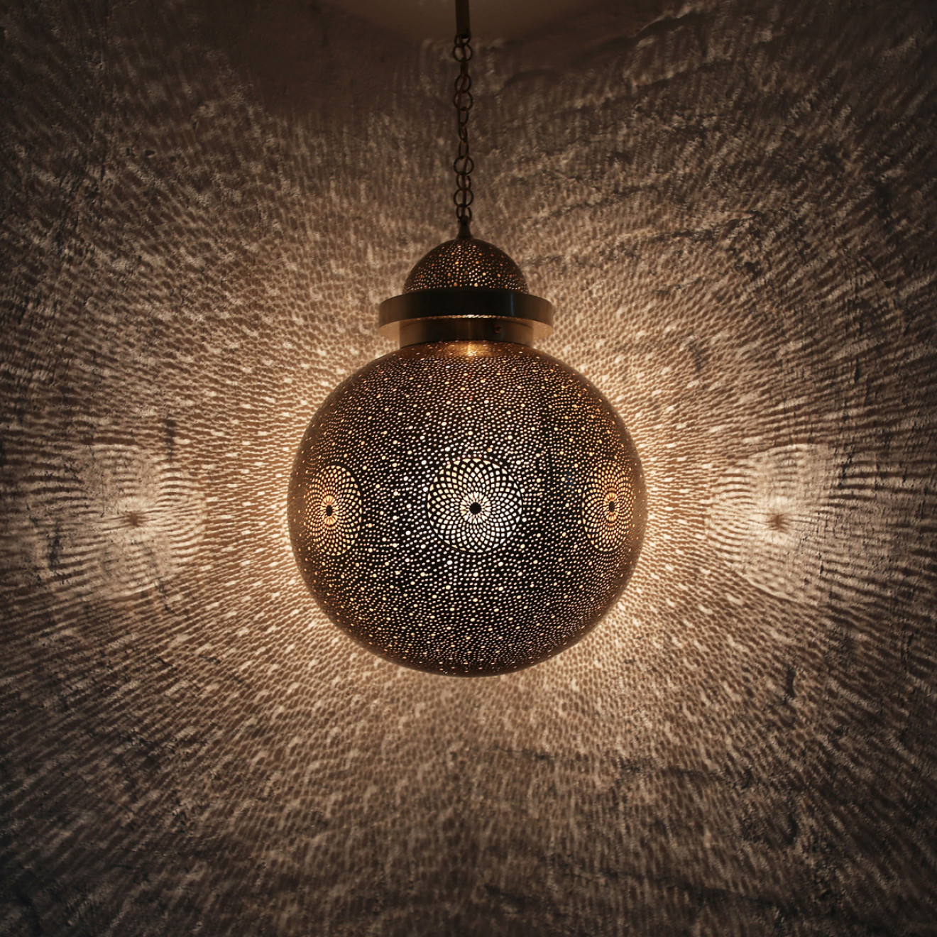 Messing - Kugel - Hängeleuchte RABEA D45cm