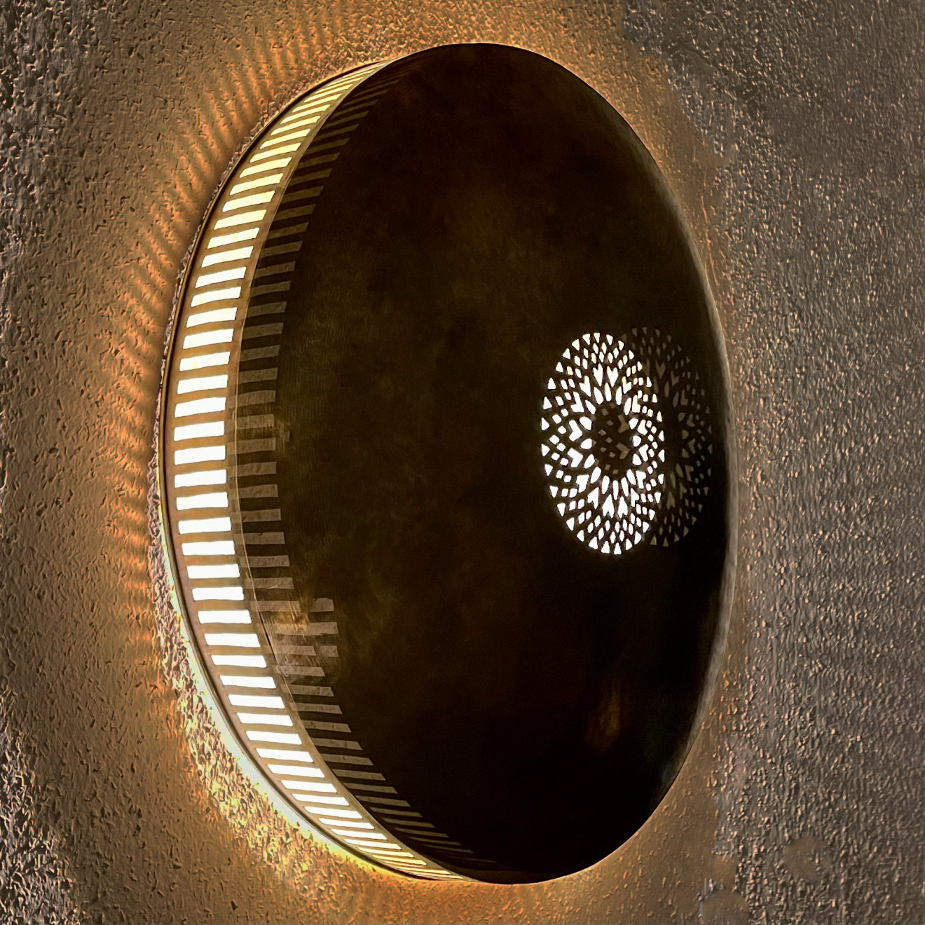 Runde Wandleuchte aus Messing BOUCLIERb D50cm