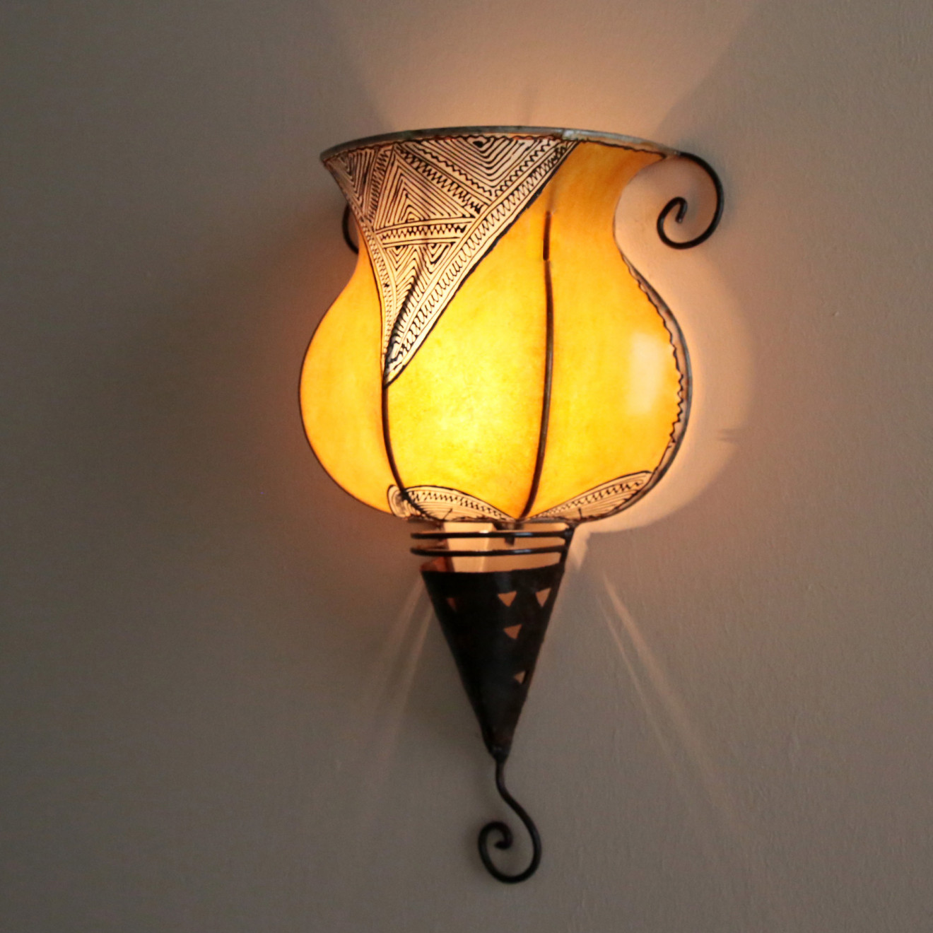Marokkanische Leder-Wandleuchte GEDIRA gelb