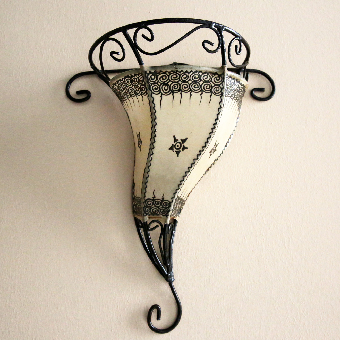 Marokkanische Leder-Wandlampe GARNIA natur