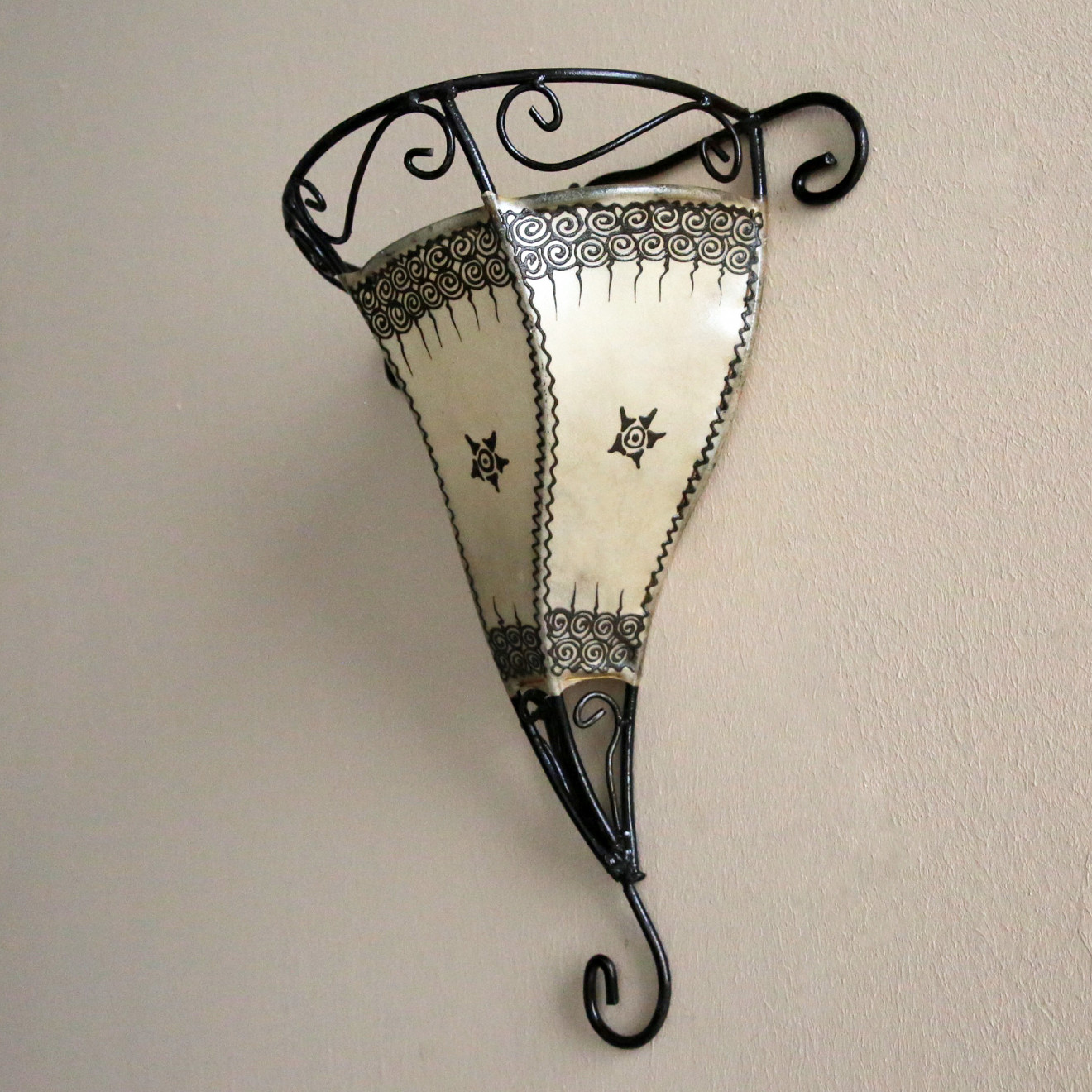 Marokkanische Leder-Wandlampe GARNIA natur