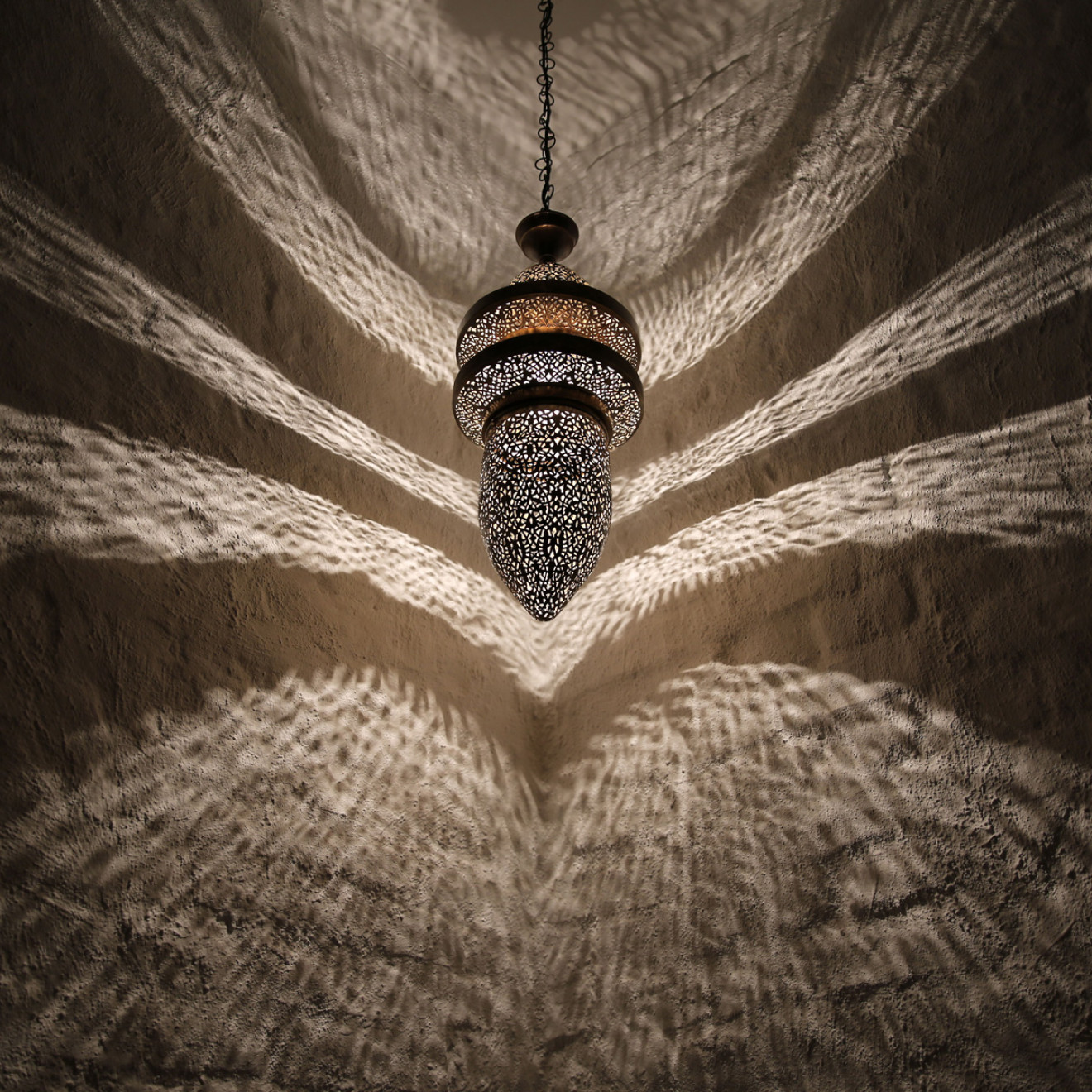 Orientalische Pendelleuchte aus Messing KARTAGA