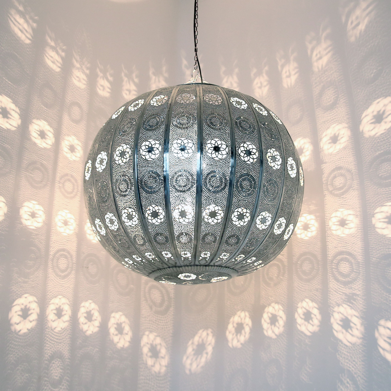 Orientalische Riesen Kugelleuchte in Silber Ø70cm