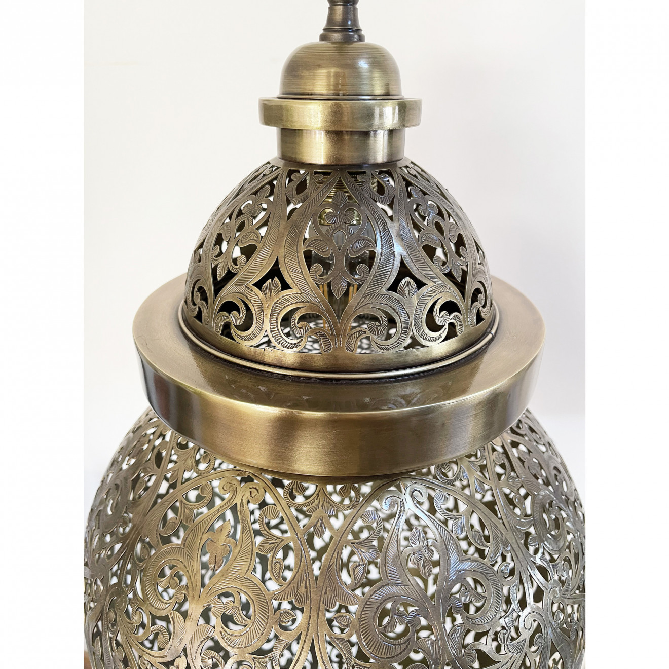 Marokkanische Lampe Eiförmig aus Messing MALEA