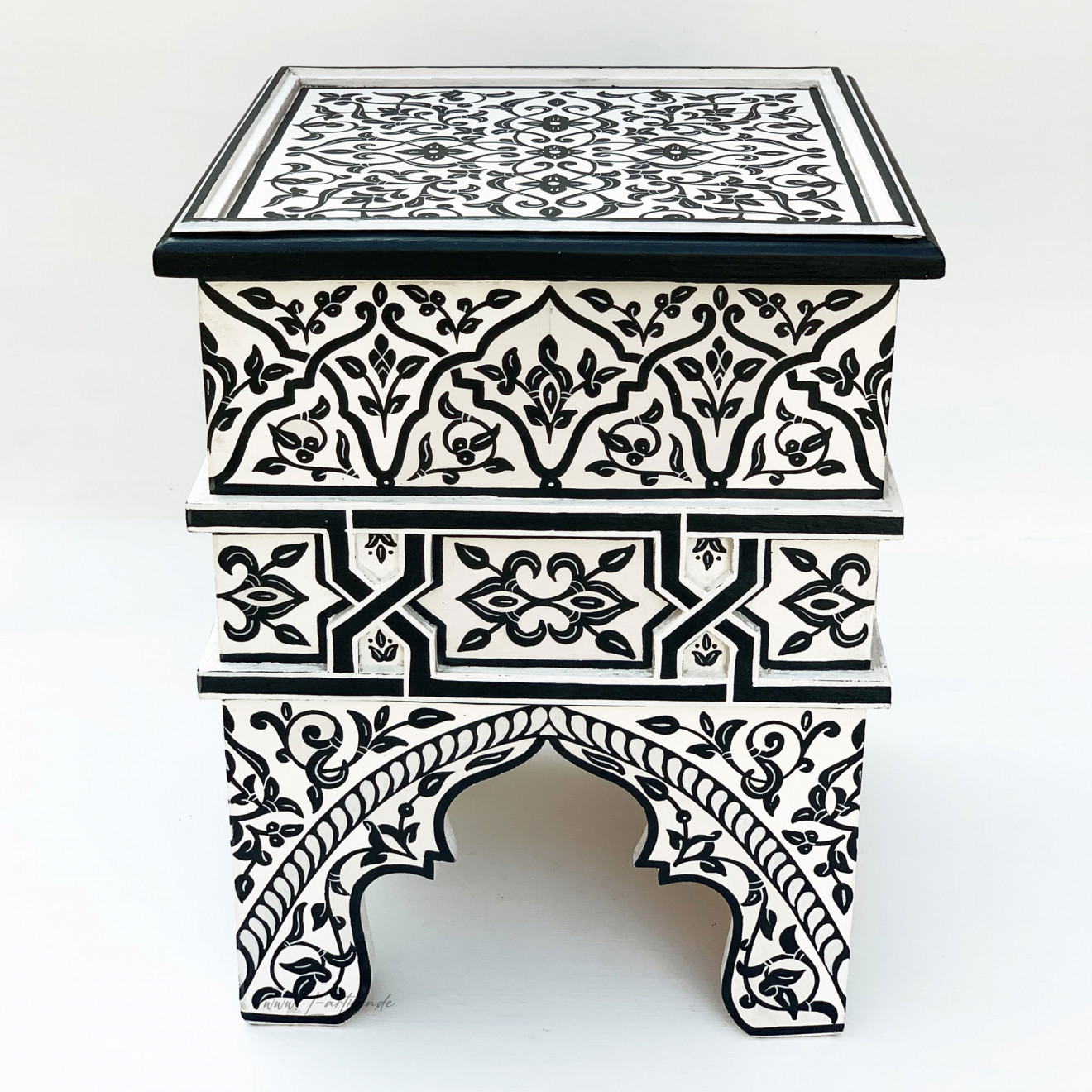 Orientalischer Handbemalter Beistelltisch BAHTA schwarz/Weiß