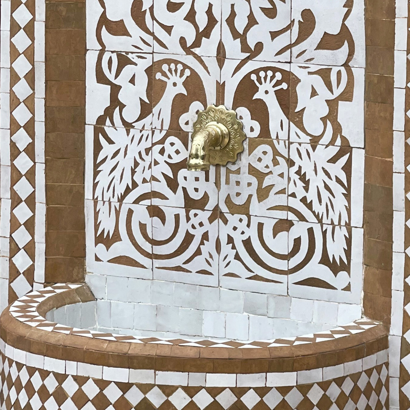Marokkanischer Wasserbrunnen aus Mosaik TAOUS Weiß H120cm