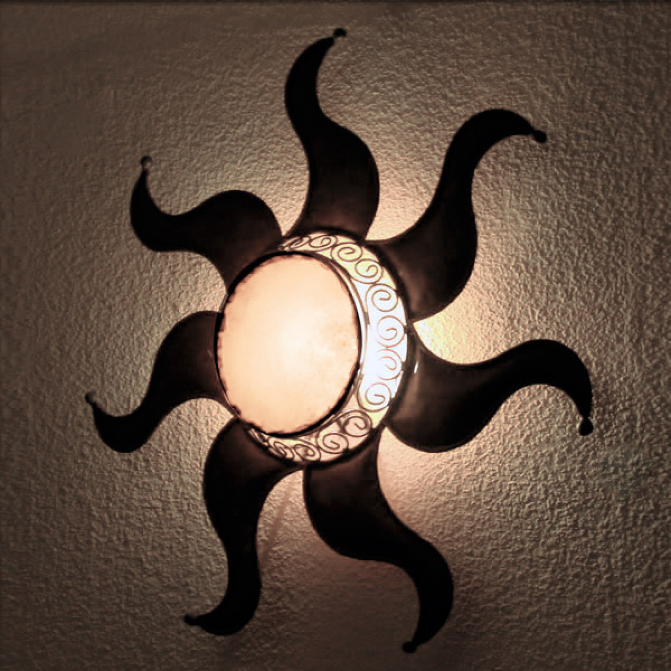 Orient Wandlampe aus Kunstschmiedeeisen und Leder "Soleil" D 75cm