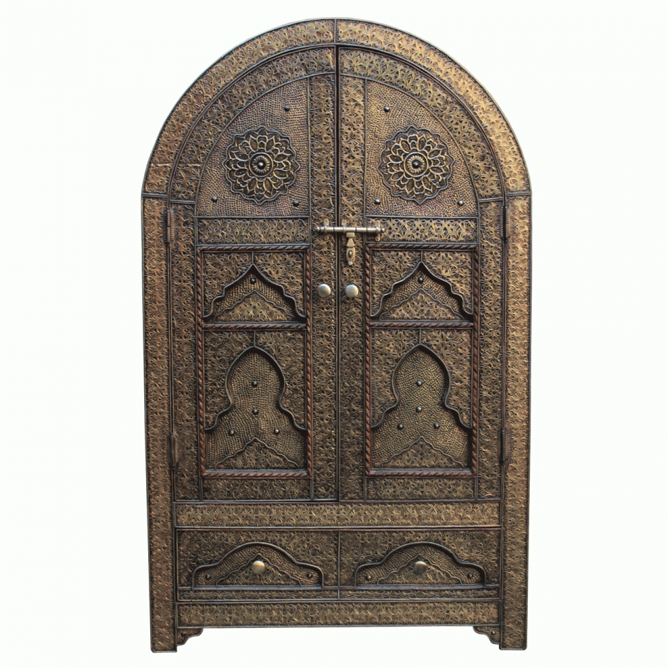 Marokkanischer Schrank "Kabba" mit Messing-Verkleidung. Marokkanischer Schrank "Kabba" mit Messing-Verkleidung.