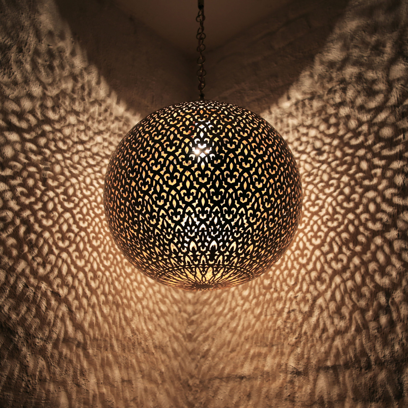 Orientalische Pendelleuchte Messing Kugel Mogador D43cm