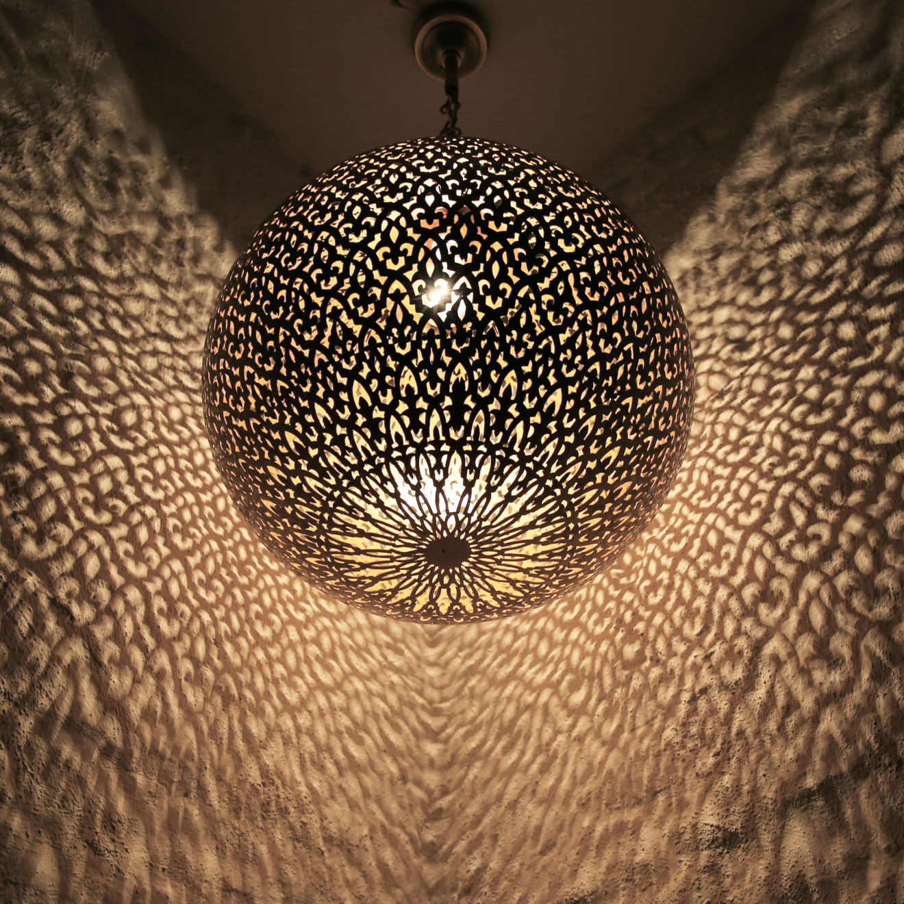 Orientalische Pendelleuchte Messing Kugel Mogador D43cm