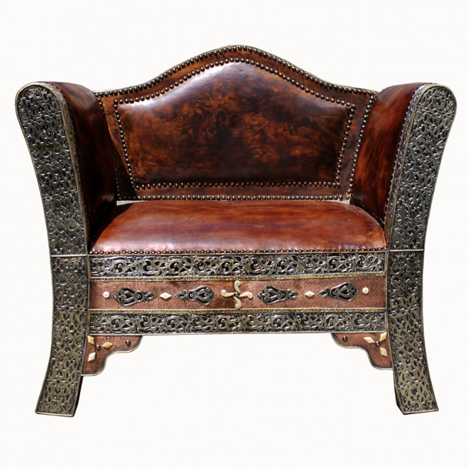 Orientalischer Sessel "Sultana" Versilbertes Messing und Echtleder.