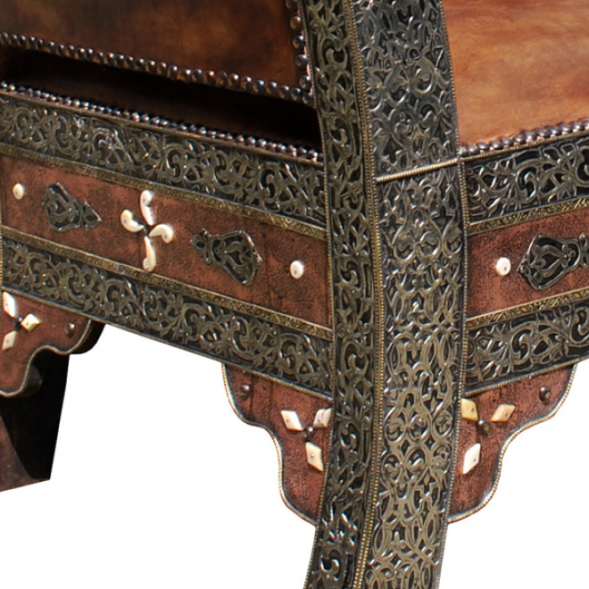 Orientalischer Sessel "Sultana" Versilbertes Messing und Echtleder.