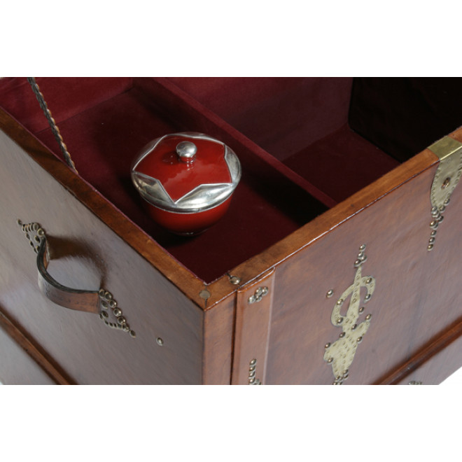 Orient Truhe mit Lederüberzug