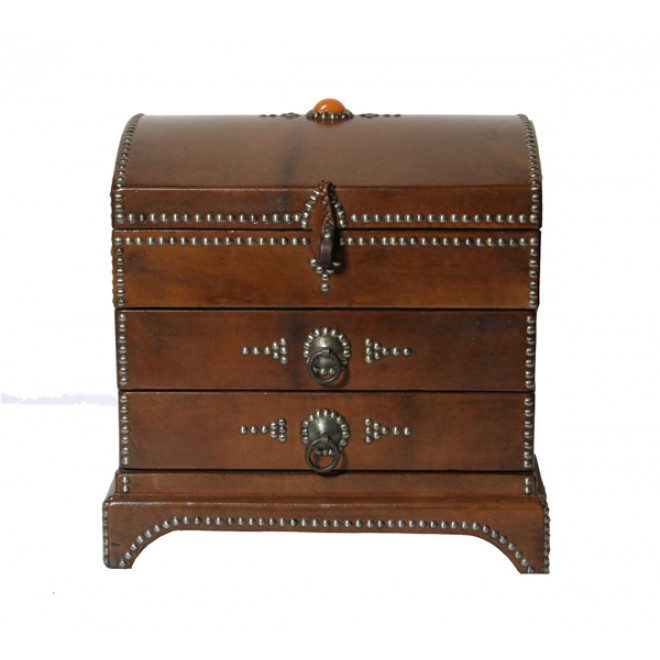 Truhe mit Lederüberzug