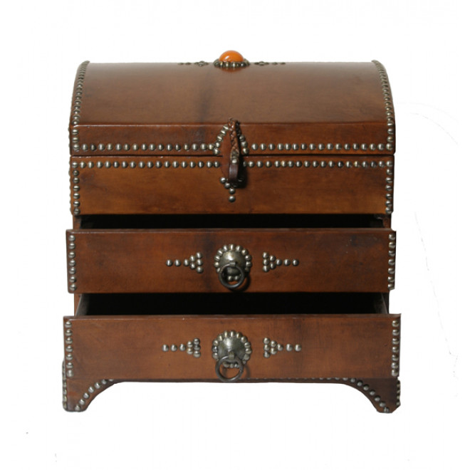 Truhe mit Lederüberzug