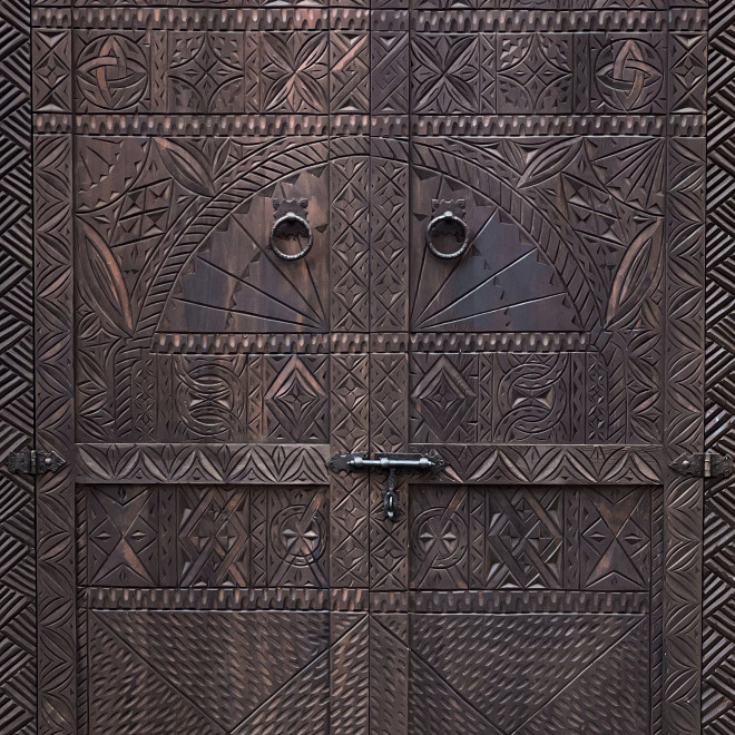 Marokkanischer geschnitzter Zeder Holzschrank AFRIKIA