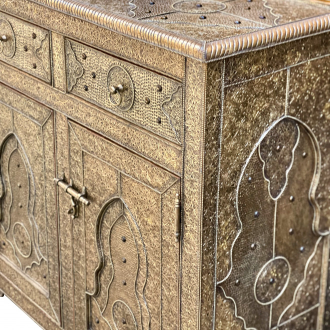 Marokkanische Kommode mit Messing-Verkleidung MABROUK