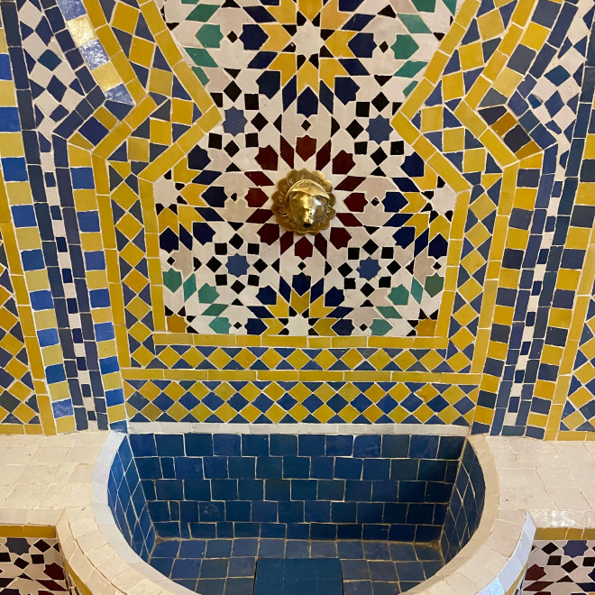 Springbrunnen aus Mosaiksteine Ankabut 130x70 cm bunt