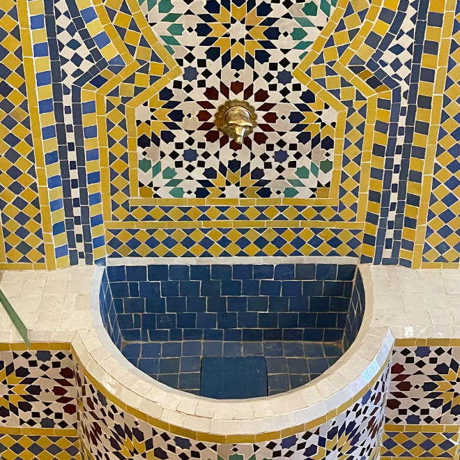 Springbrunnen aus Mosaiksteine Ankabut 130x70 cm bunt