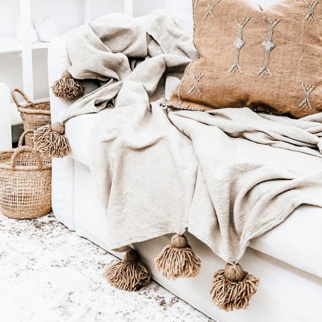 Marokkanischer Sofaüberwurf Creme Weiß mit beigen Quasten 300x200cm