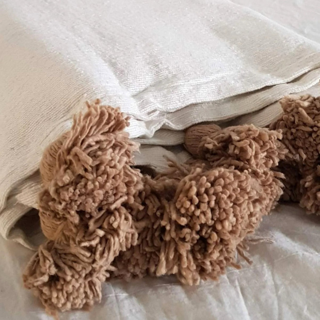 Marokkanischer Sofaüberwurf Creme Weiß mit beigen Quasten 300x200cm