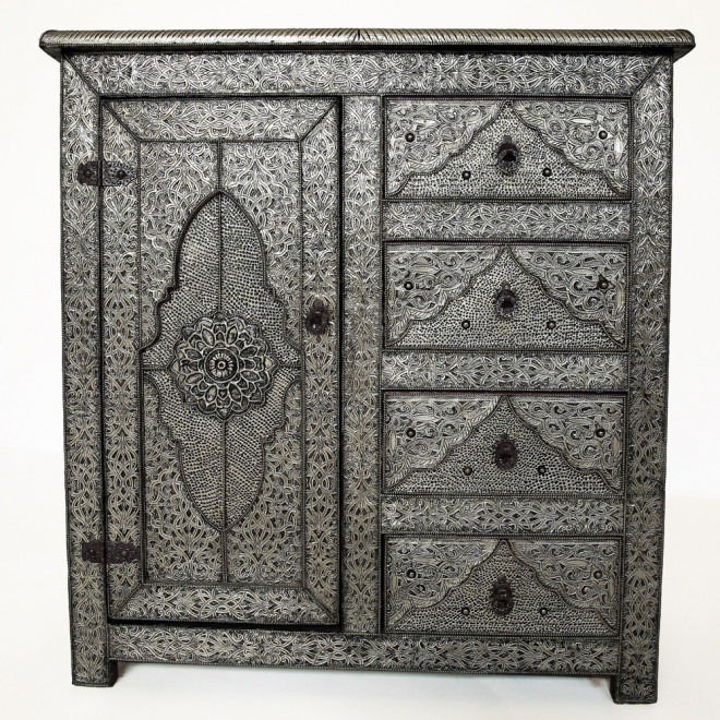 Arabische Kommode ORIGA mit Silber Verkleidung.