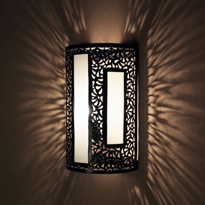 Mediterranische Wandlampe aus Milchglas Karima