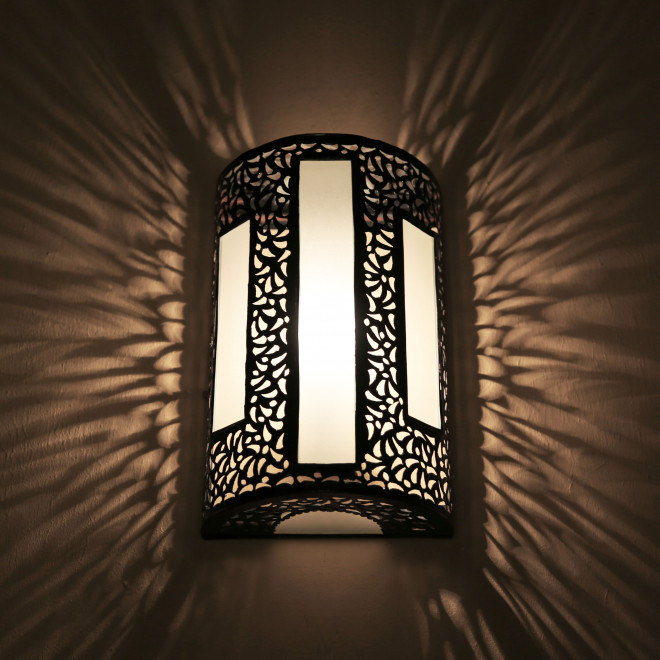 Mediterranische Wandlampe aus Milchglas Karima