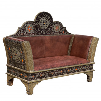 Orientalische Leder-Couch SULAYMAN mit Messingverkleidung – Handgefertigtes Unikat