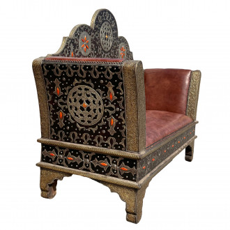 Orientalische Leder-Couch SULAYMAN mit Messingverkleidung – Handgefertigtes Unikat