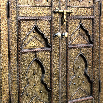 Marokkanischer Schrank mit Messing-Verkleidung KABBA