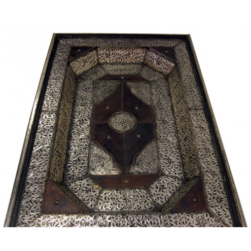 Marokkanischer Tisch "Marrakech" Massivholz, Echtleder, Edelmetall-Verkleidung.
