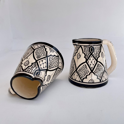 Handgefertigter Keramik Krug Schwarz